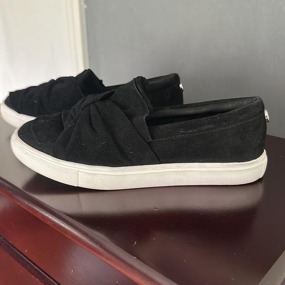 Gorgeous Steve Madden black sneakers.  So fun!! Size 5.5.  Excellent condition! - Picture 2 of 7